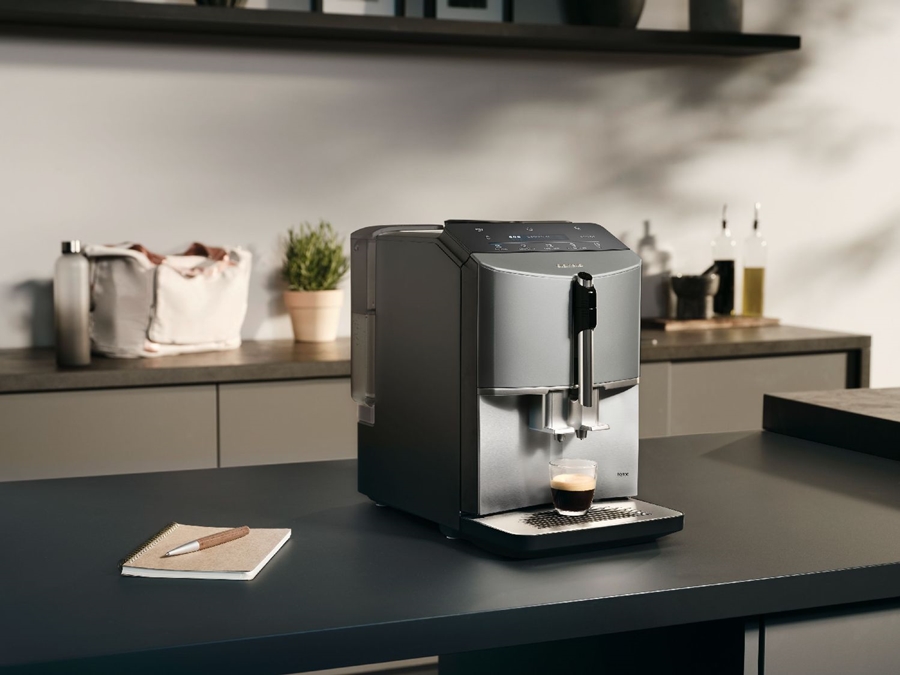 siemens-tf305e04-eq300-volautomatische-koffiemachine-metallic-diamant-titanium-rvs - Mammafina